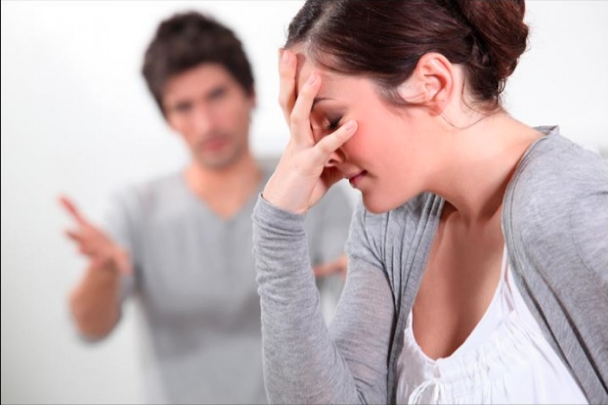 parejas peleando durante el confinamiento,