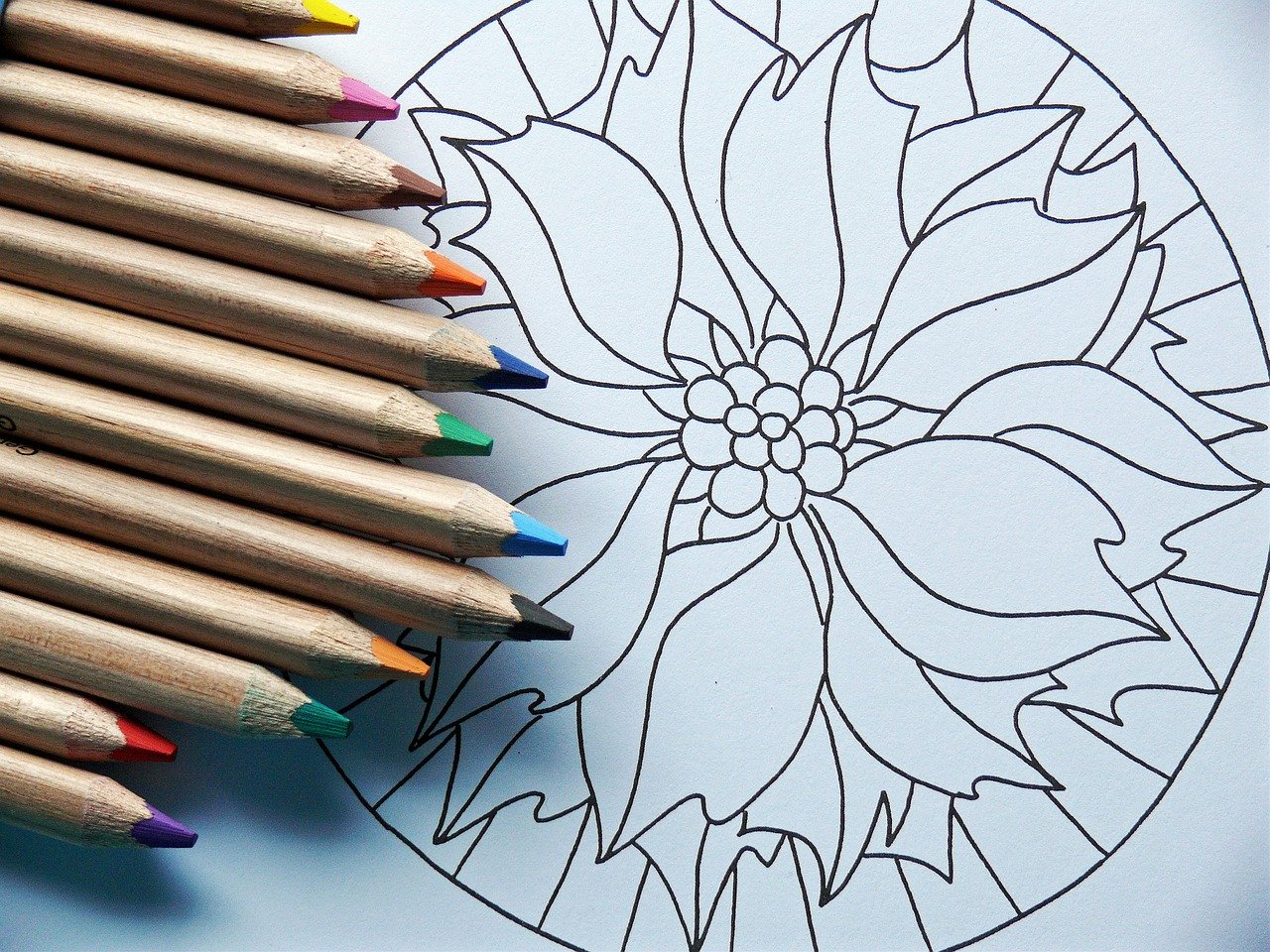 dibujo de mandalas con lápices de colores